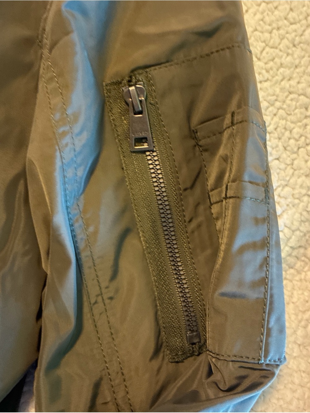 NWOT LEVI'S Lightweight Bomber Utility Jacket Olive Green Size Large - Picture 16 of 16